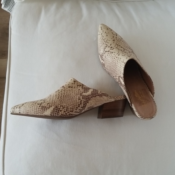 Mules, Slip on spring brand new no tag - Picture 2 of 3